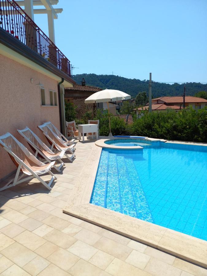 Villa Ester Камайоре Экстерьер фото